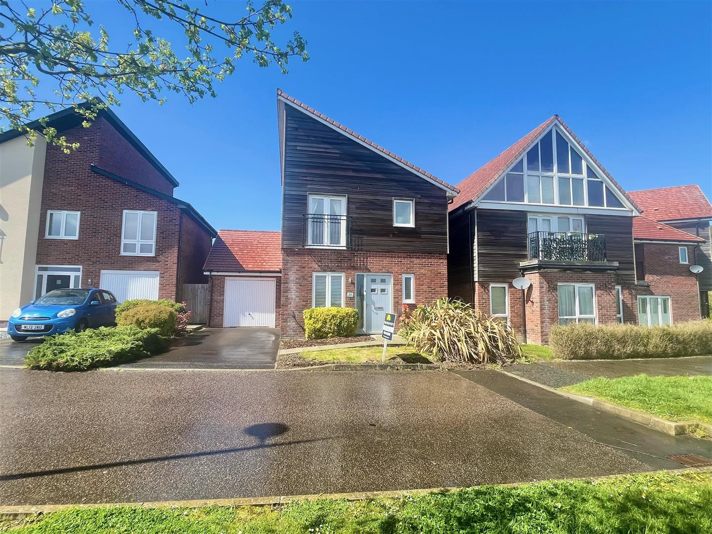 Property Details for Sunflower Lane, Polegate Town Property Estate